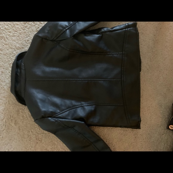 Faux leather black jacket size 3-4 T - Picture 3 of 4